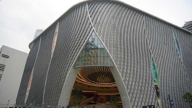 Bangnan Xiqu Centre yang tampak menyerupai sebuah lampion. Foto: Gitario Vista Inasis/kumparan