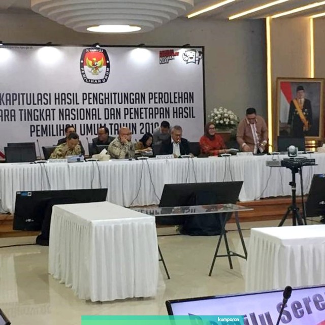 Pleno lanjutan rekapitulasi suara di kantor KPU RI. Foto: Rafyq Panjaitan/kumparan