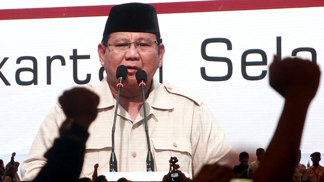Calon Presiden nomor urut 02 Prabowo Subianto memberikan sambutan dalam acara Mengungkap Fakta-Fakta Kecurangan Pilpres 2019 di Jakarta, Selasa (14/5/2019). Foto: Fanny Kusumawardhani/kumparan