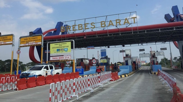 Suasana Gerbang Tol Brebes Barat. Foto: Moh Fajri/kumparan