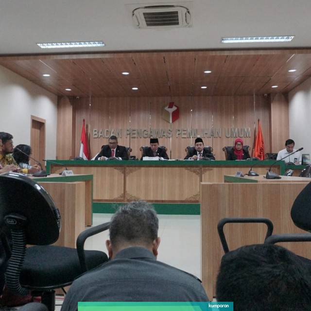 Bawaslu gelar sidang dugaan pelanggaran administrasi TSM. Foto: Helmi Afandi Abdullah/kumparan