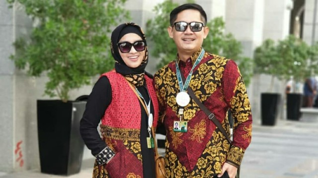 Fitri Carlina dan suami. Foto: (Instagram/fitricarlina)