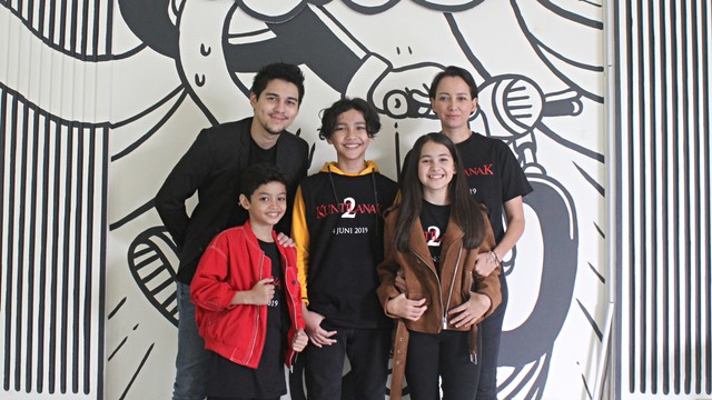 Pemain film 'Kuntilanak 2' saat berkunjung ke kantor kumparan. Foto: Faisal Rahman/kumparan