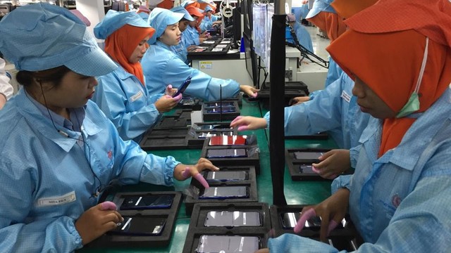 Ilustrasi industri perakitan smartphone di Batam. Foto: Muhammad Darisman/kumparan
