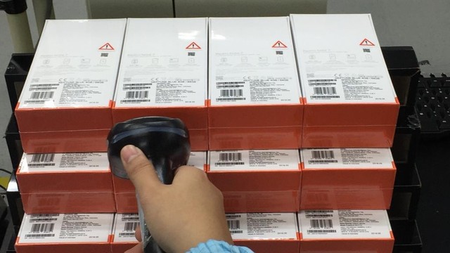 Produksi smartphone Xiaomi di PT Sat Nusapersada, Batam. Foto: Muhammad Darisman/kumparan
