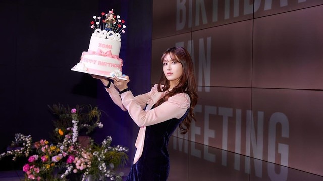 Mantan anggota I.O.I, Jeon Somi. Foto: Instagram/@theblacklabel_official