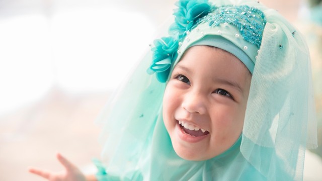 ilustrasi anak merayakan lebaran Foto: Shutterstock