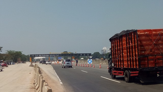 Suasana Gerbang Tol Cikampek Utama, Senin (20/5). Foto: Maulan Ramadhan/kumparan