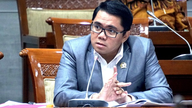 Anggota Komisi III DPR RI, Arteria Dahlan, pada Fit and Proper Test Calon Hakim Agung di Komisi III DPR. Foto: Iqbal Firdaus/kumparan