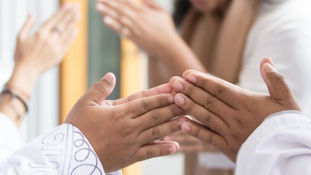 Ilustrasi Minal Aidin Wal Faizin saat Lebaran Foto: Shutterstock