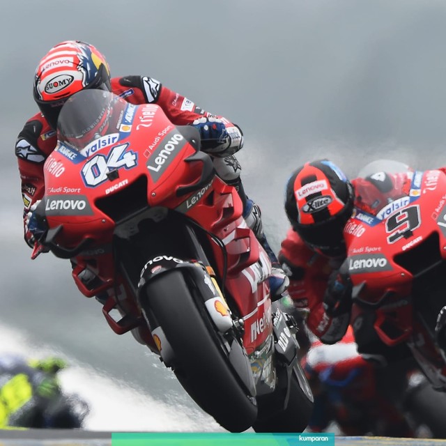 Penampilan Andrea Dovizioso (04) dan Danilo Petrucci (9) di Sirkuit Le Mans pada GP Prancis 2019. Foto: JEAN-FRANCOIS MONIER/AFP