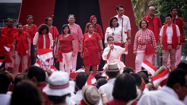 Penampilan sejumlah Artis dan Seniman di peringatan Hari Kebangkitan Nasional di GBK, Jakarta, Senin (20/5). Foto: Jamal Ramadhan/kumparan