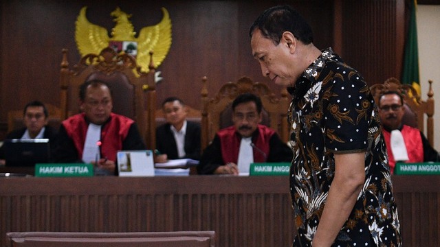 Sekjen Komite Olahraga Nasional Indonesia (KONI) Ending Fuad Hamidy terdakwa kasus dugaan suap dana hibah KONI menjalani sidang putusan di Pengadilan Tipikor, Jakarta, Senin (20/5/2019). Foto: ANTARA FOTO/Sigid Kurniawan