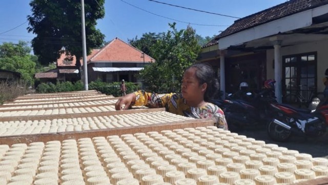 Kue Satru Laris Manis Jelang Lebaran