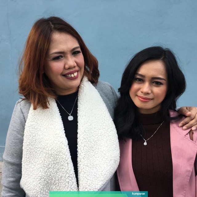 Ely Sugigi dan anaknya Foto: Munady