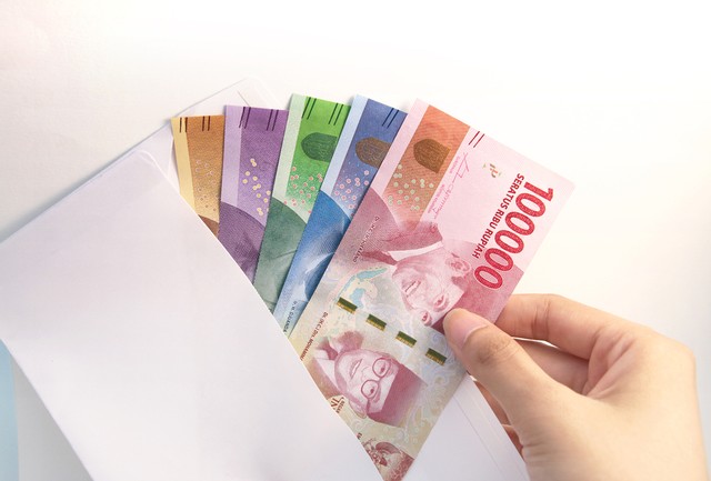 com-Ilustrasi uang THR. Foto: Shutterstock