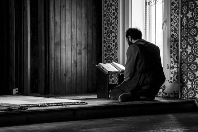 Ilustrasi muslim yang sedang menjalankan ibadah. (Pixabay)