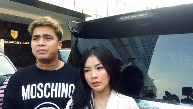 Billy Syahputra dan Elvia Cerolline. Foto: Aria Pradana/kumparan