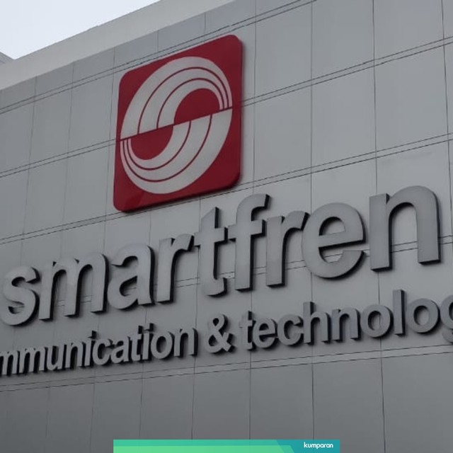 Logo Smartfren di kantor pusatnya yang ada di Jalan Sabang, Jakarta. Foto: Aditya Panji/kumparan