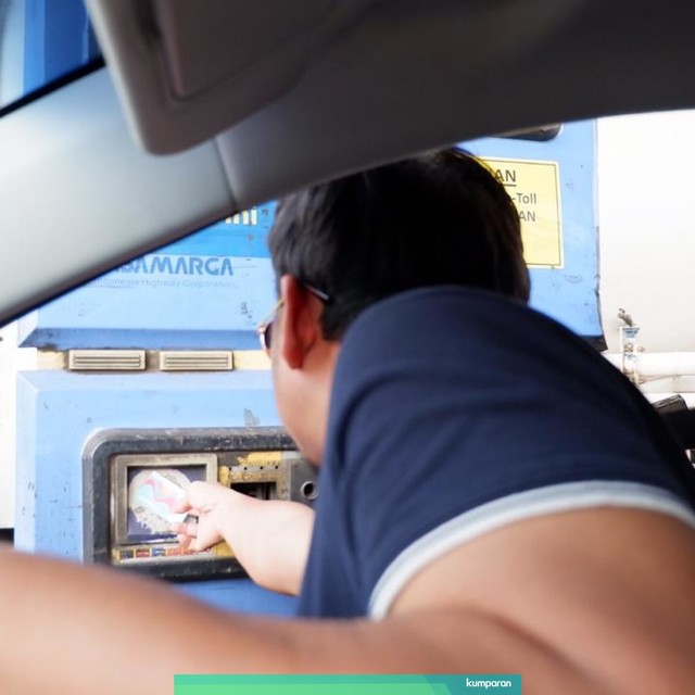 Ilustrasi pembayaran tol dengan uang elektronik Foto: Aditya Pratama Niagara/kumparan