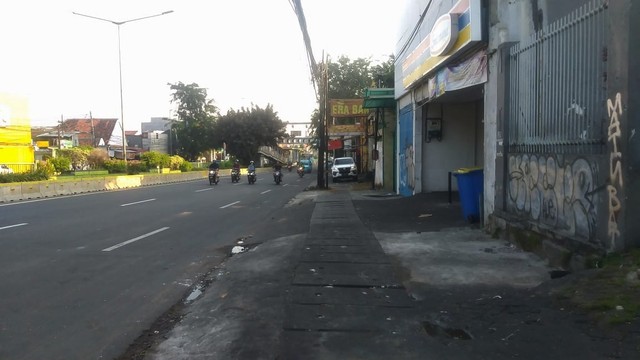 Suasana kerusuhan di Jalan Otista, Jakarta TImur. Foto: Fadjar Hadi/kumparan