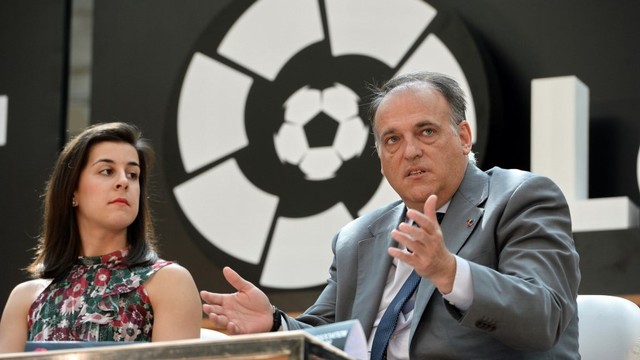 Presiden La Liga, Javier Tebas (kanan).