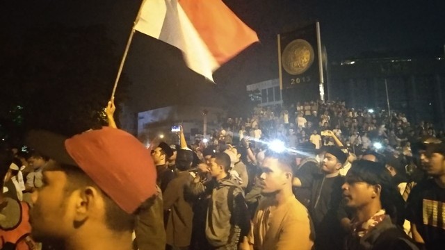 Massa aksi di depan Bawaslu Sumut membubarkan diri dengan kondusif. Foto: Rahmat Utomo/kumparan