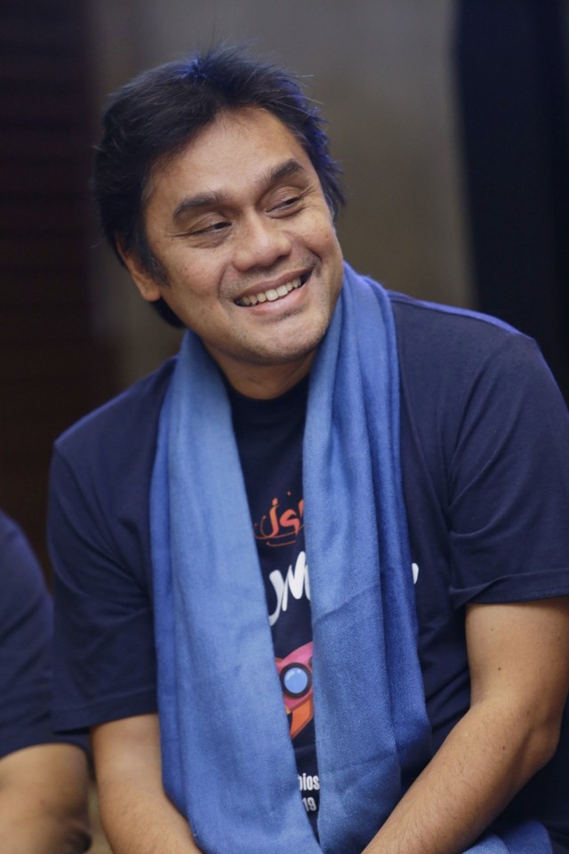 Musisi Dwiki Dharmawan saat hadir di launching poster film Iqro My Universe di Dharmawangsa, Jakarta, Rabu, (22/5). Foto: Ronny