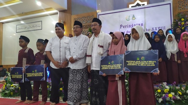 Wali Kota Malang Sutiaji (tengah) saat menghadiri acara Peringatan Hari Lahir (Harlah) Al Hikam ke-28 dan Peringatan Nuzulil Qur'an.(foto: Gigih Mazda/Tugu Malang).