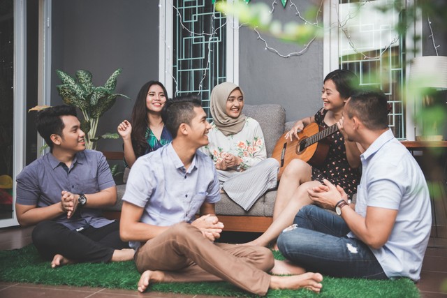 com-Ilustrasi kumpul bersama sahabat Foto: Shutterstock