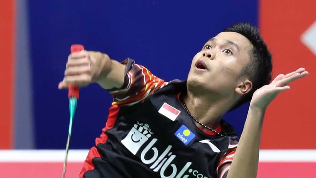 Penampilan Anthony Sinisuka Ginting melawan Viktor Axelsen (Denmark) di babak penyisihan grup Piala Sudirman 2019. Foto: Dok. PBSI