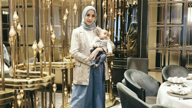 Fanny Fabriana berhijab. Foto: (Instagram/fannyfabriana)