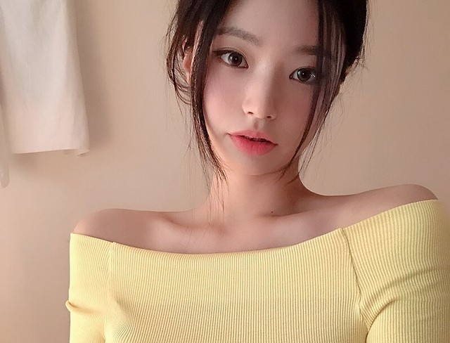 Kang Lee Seul, model yang disebut mirip Jennie Blackpink. Foto: Instagram @2_modi