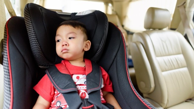 Ilustrasi anak bosan di car seat. Foto: Shutter Stock