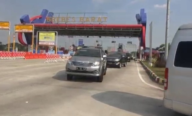 Pintu keluar Tol Brebes Barat. (Foto: Syaifullah)