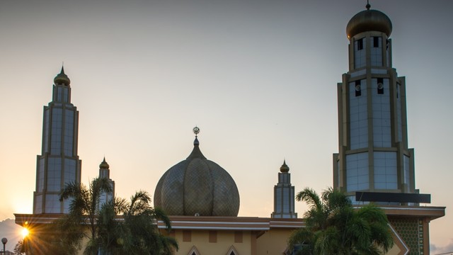 Mesjid Raya Baiturrahman Dompu. Foto: Anang Triputra