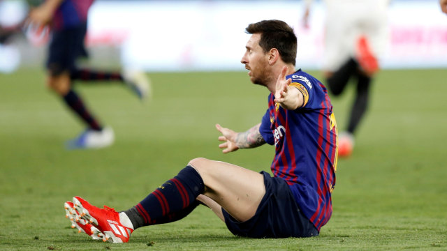 Aksi pemain FC Barcelona, Lionel Messi pada final Copa Del Rey melawan Valencia di stadion Benito Villamarin,Sevilla. Foto: REUTERS / Marcelo del Pozo
