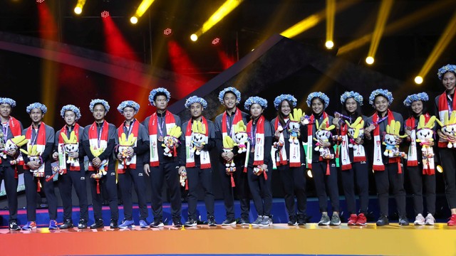 Tim Indonesia di seremoni pengalungan medali Piala Sudirman 2019. Foto: Dok: PBSI