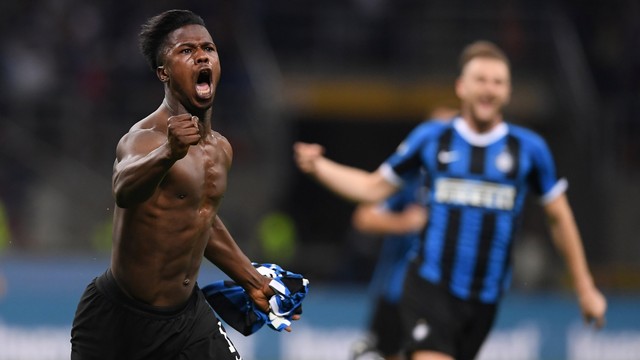 Keita Balde merayakan gol ke gawang Empoli. Foto: Reuters/Alberto Lingria