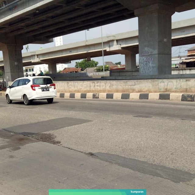 Kondisi lalu lintas di Kalimalang Jakarta arah ke Bekasi. Foto: Ricky Febrian/kumparan