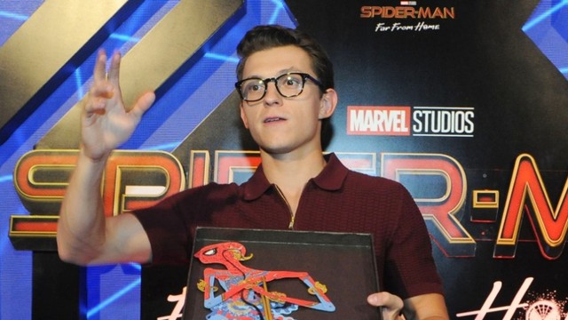 Aktor asal Inggris pemeran Peter Parker di film Spider-Man, Tom Holland menyapa penggemarnya saat Meet and Greet di kawasan Nusa Dua, Bali, Senin (27/5). Foto: Denita BR Matondang/kumparan