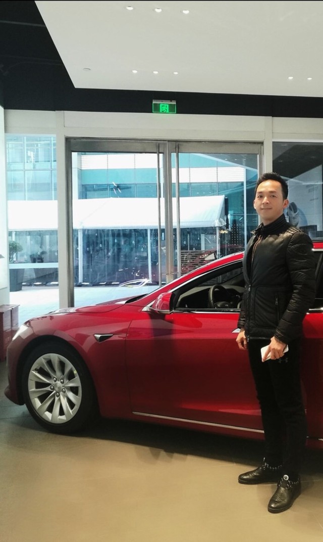 Model bisnis perusahaan otomotif listrik paling bergengsi, Tesla, yang terus membakar duit, hampir habis membakar kepercayaan para investornya di Wall Street