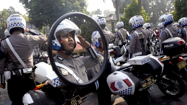 Personel polisi mengikuti Gelar Pasukan Operasi Ketupat Lodaya 2019 di Polres Bogor, Cibinong, Bogor, Jawa Barat, Selasa (28/5/2019). Foto: ANTARA FOTO/Yulius Satria Wijaya