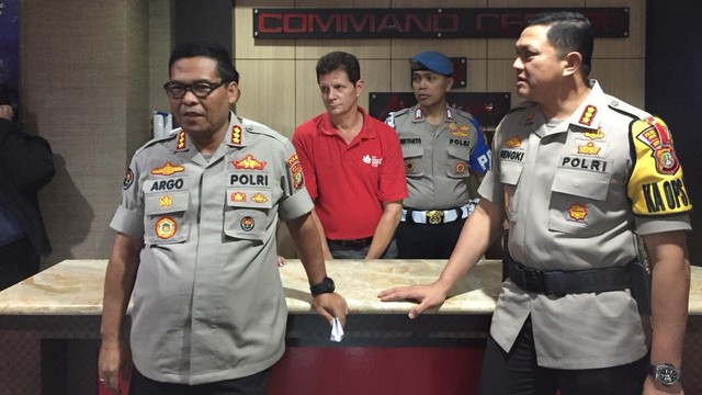 Kabid Humas Polda Metro Jaya Kombes Pol Argo Yuwono dan Kapolres Jakarta Barat Kombes Pol Hengki Haryadi di Mapolres Jakarta Barat. Foto: Mirsan Simamora/kumparan