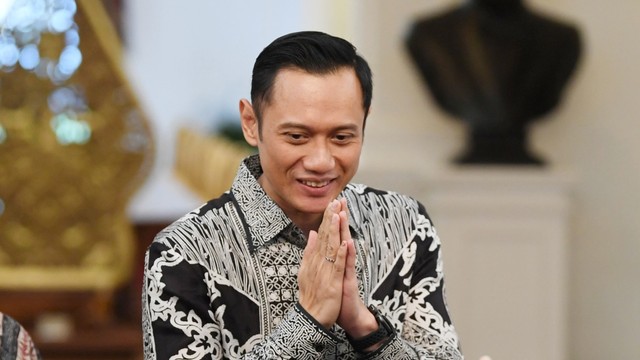Komandan Komando Satuan Tugas Bersama (Kogasma) Partai Demokrat Agus Harimurti Yudhoyono (AHY) saat bertemu Presiden Joko Widodo di Istana Merdeka, Jakarta. Foto: ANTARA FOTO/Wahyu Putro A