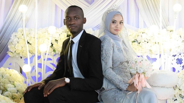 Pernikahan Adama Mohamed Camara dengan Nur Afilah. (Foto: Facebook/Aus Affan)