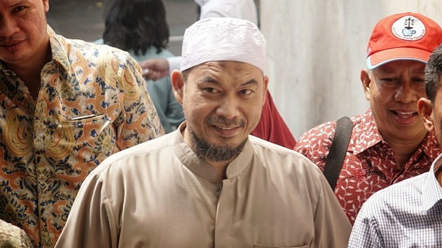 Ustaz Sambo tiba di Reskrimum Polda Metro Jaya, Rabu (29/5). Foto: Jamal Ramadhan/kumparan