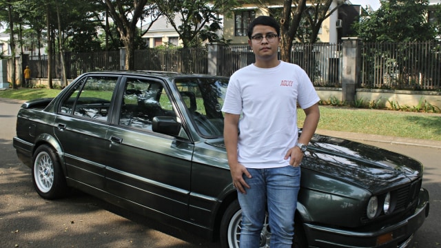 Pemilik mobil BMW E30, Wiandra Bagus Wicaksono. Foto: Faisal Rahman/kumparan