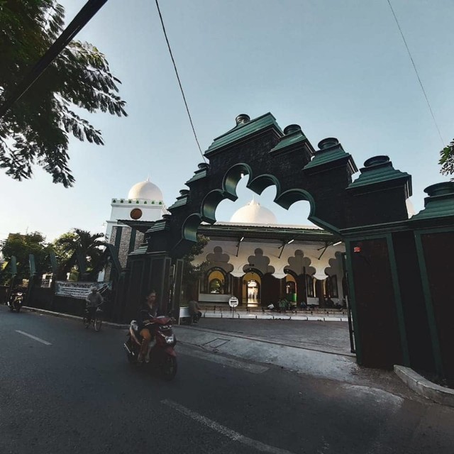 Masjid Rahmat di kawasan Kembang Kuning Surabaya. Foto : Amanah Nur Asiah/Basra