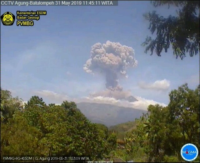 Gunung Agung Erupsi Lagi, Status Tetap Siaga
